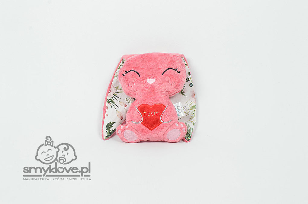 Różowa maskotka króliczek z manufaktury Smyklove