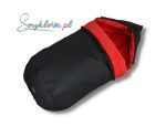 Śpiworek czarny z czerwonym środkiem do wózka lub spacerówki z otworami na pasy pod konkretny model spacerówki - SMYKLOVE